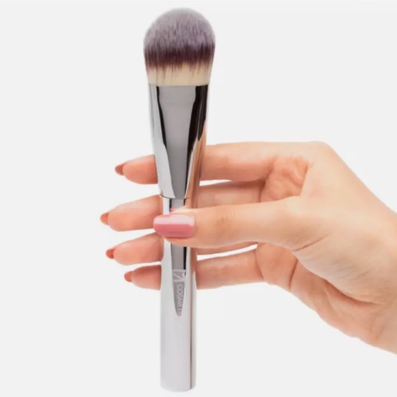 ONLY 1! It Cosmetics Heavenly Luxe Foundation Paddle Brush 🪞NEW IN BOX - Picture 3 of 4